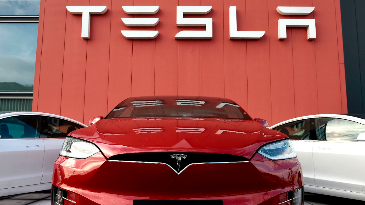 บริษัท Tesla ส่งมอบรถยนต์จำนวนมากเป็นประวัติการณ์เนื่องจากการลดราคาช่วยเพิ่มยอดขาย
